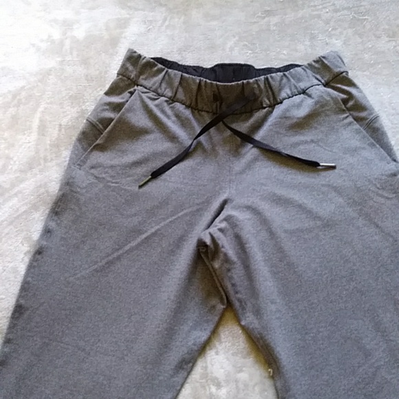 Lululemon On The Fly pants - Picture 3 of 10